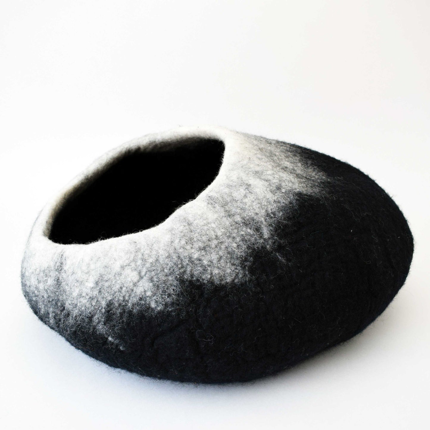 Ombre Cave, Black & White